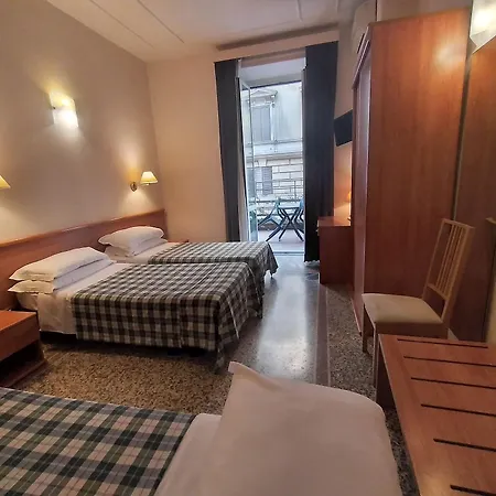 酒店 普林奇比欧金尼奥酒店 3*