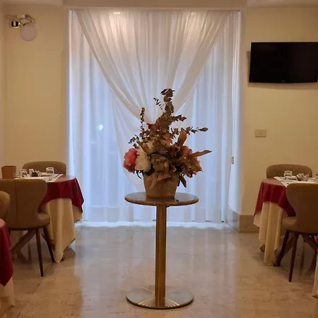 普林奇比欧金尼奥酒店 酒店